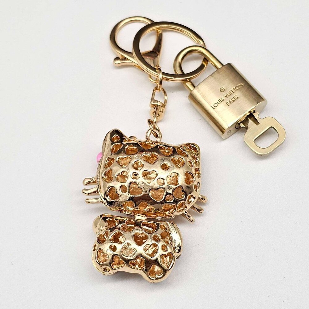 LV Authentic Gold Padlock 🔒 Key Set w/ Unbranded Hello Kitty Keychain Charm - Picture 4 of 8